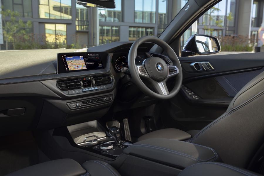 Интерьер BMW 118i M Sport (F40) 2019 года  (AU) (фото 6 из 27)